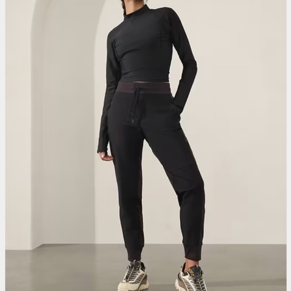Athleta Headlands Hybrid Trek Mid Rise Athleisure Jogger Black Size 10 - Picture 1 of 9